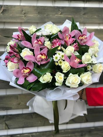 Букет цветов из: Розы и Хризантемы в Шарапово