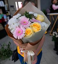 Букет цветов из:  Герберы, Розы и Хризантемы в Шарапово