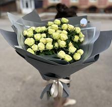 Букет Белые кустовые розы Солинеро в Шарапово
