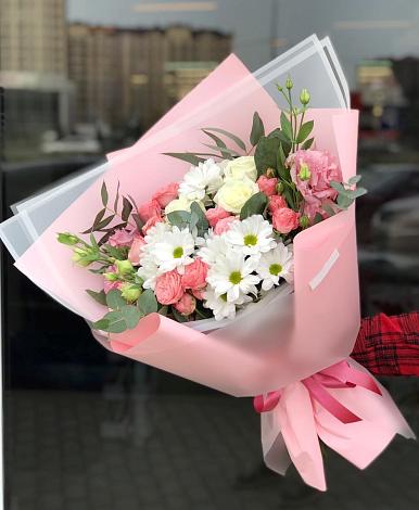 Букет цветов из: Розы, Лизиантусы и Хризантемы в Шарапово